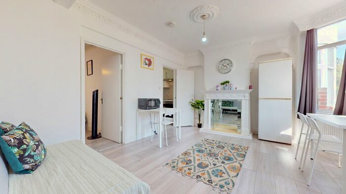 1 Bedroom Flat To Rent In Dollis Hill Lane, London, NW2