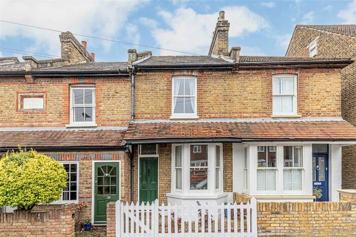 2 Bedroom Property To Rent In Sunnyside Road, Teddington, TW11