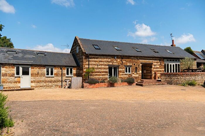 4 Bedroom Barn Conversion For Sale In The Square, Moreton Pinkney, NN11