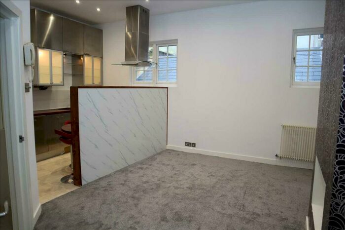 2 Bedroom Terraced House To Rent In Close To Churchill Square, BN1