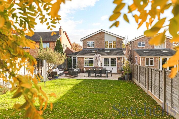 4 Bedroom Detached House For Sale In Swanbourne Close, Biggleswade, SG18