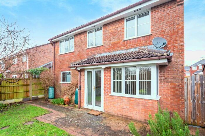 3 Bedroom Detached House To Rent In The Beeches, Beaminster, DT8