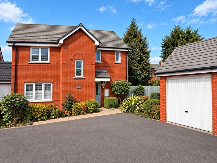 4 Bedroom Detached House For Sale In Laurel Close, Luton, LU4