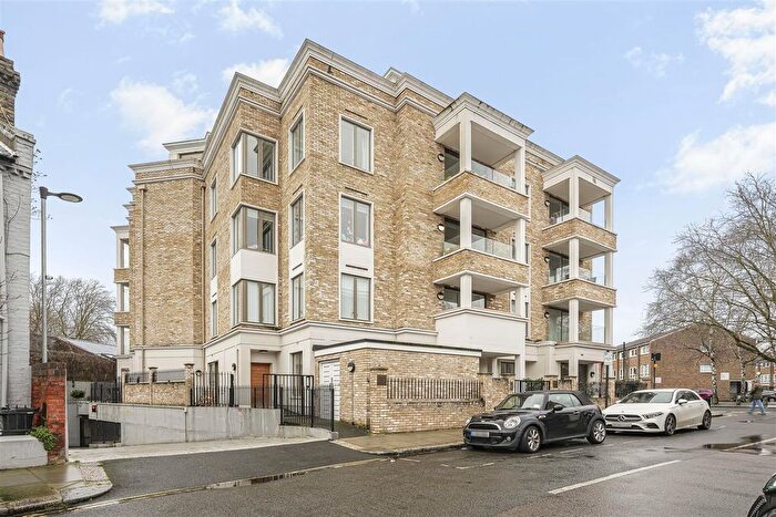 3 Bedroom Flat To Rent In Lillie Road, Fulham, SW6