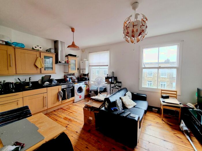3 Bedroom Flat To Rent In Davenant Road, London, N19