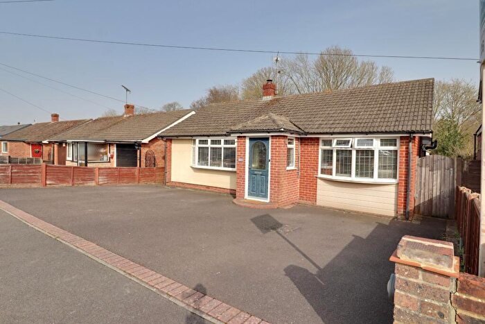 4 Bedroom Detached Bungalow For Sale In Greenfield Crescent, Horndean, PO8