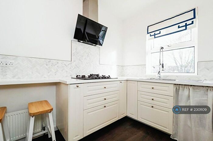 1 Bedroom Semi-Detached House To Rent In Selwyn Road, London, E13