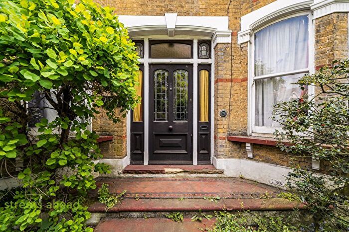 3 Bedroom Detached House For Sale In Waddon Road, Croydon, CR0