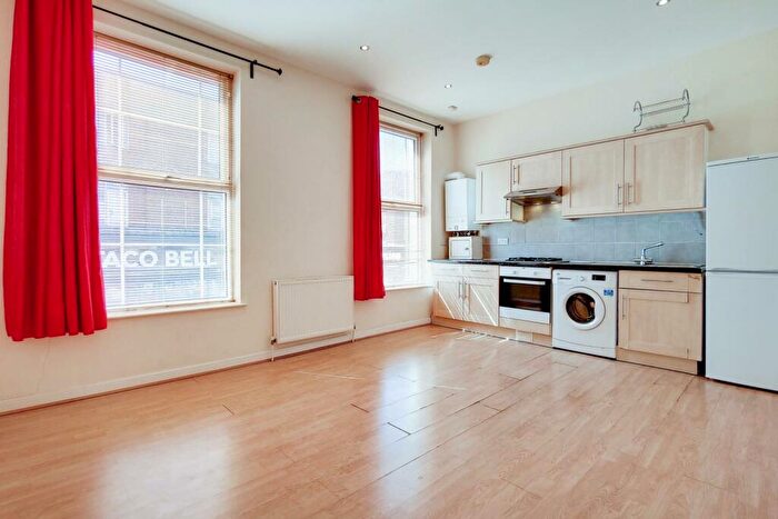 1 Bedroom Flat To Rent In High Street, Sutton, SM1