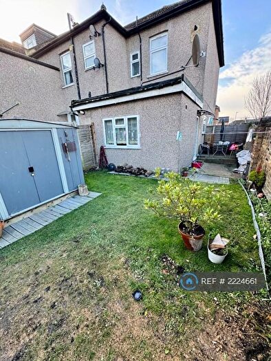 1 Bedroom Flat To Rent In Double Bedroom, Ilford, IG1