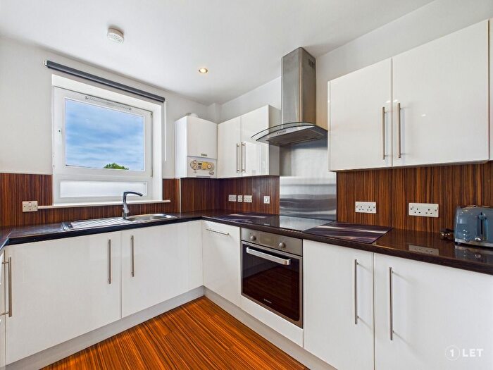 3 Bedroom Flat To Rent In West Pilton Green, Pilton, Edinburgh, EH4