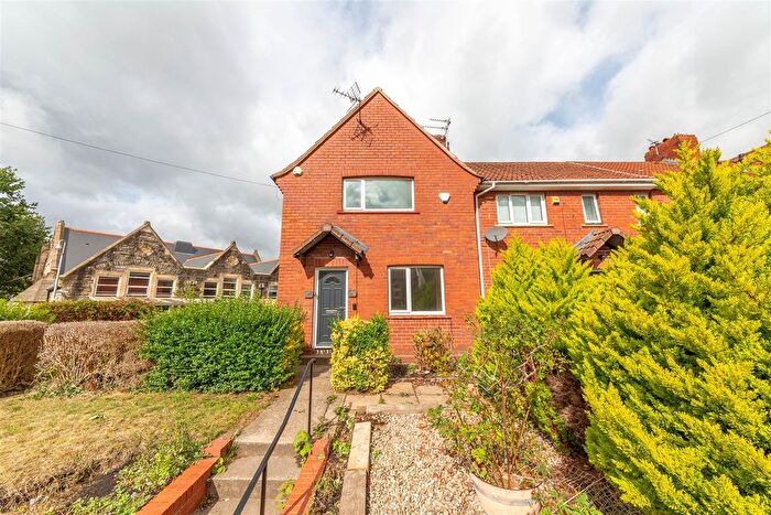 3 Bedroom End Of Terrace House For Sale In Kennard Road, Kingswood, Bristol, BS15