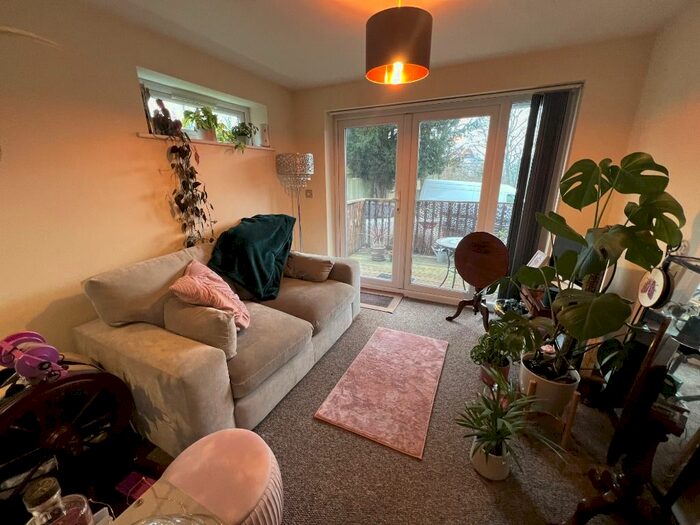 1 Bedroom Flat To Rent In Millbrook Road East, Freemantle, Southampton SO15