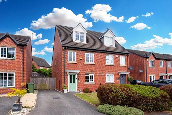 3 Bedroom Semi-Detached House For Sale In Willow Way, Whinmoor, Leeds, LS14