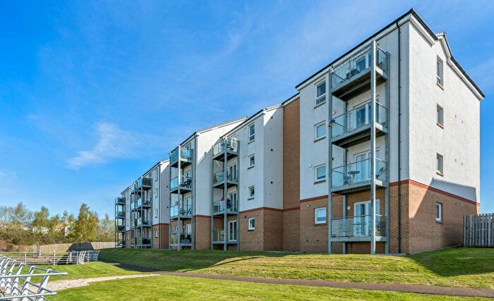 2 Bedroom Flat For Sale In Harbour Way, Alloa, FK10