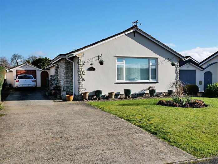 2 Bedroom Detached House For Sale In Downland Road, Calne, SN11