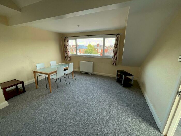 1 Bedroom Flat To Rent In Holdenhurst Road, Bournemouth, BH8