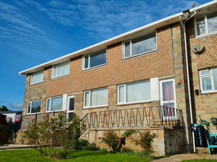 2 Bedroom Maisonette To Rent In Fairmead Close, Sandown, PO36