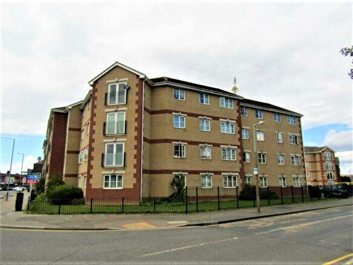 2 Bedroom Flat To Rent In Dunlop Road, Tilbury, Essex, RM18