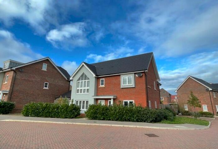 4 Bedroom Detached House To Rent In Snowdrop Gardens, Woodley, Reading, RG5