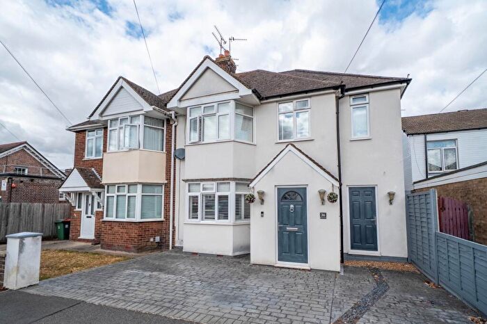 4 Bedroom Semi-Detached House For Sale In Britain Street, Dunstable, Bedfordshire, LU5