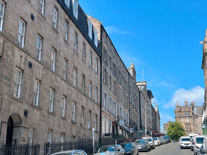 3 Bedroom Flat To Rent In Blair Street, Edinburgh, EH1