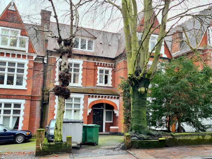 Flat To Rent In Hornsey Lane, Highgate, N6