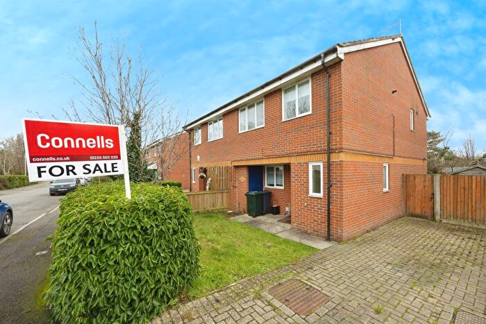 3 Bedroom Semi Detached House For Sale In The Limes, Kingsnorth, Ashford, TN23