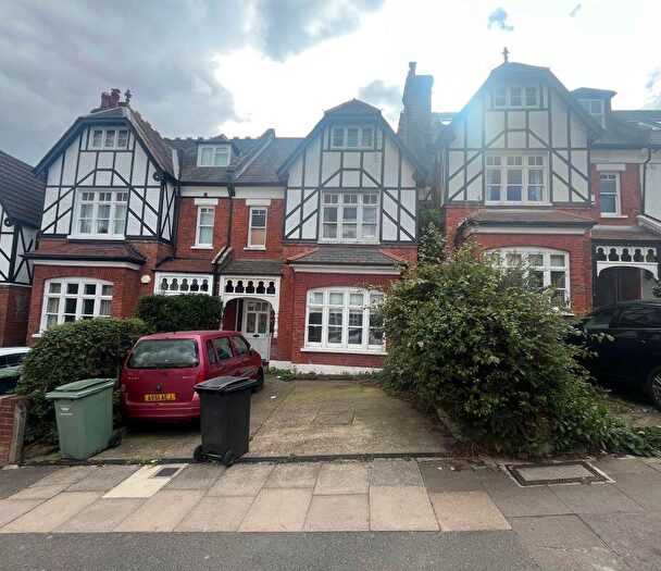 4 Bedroom Duplex For Sale In Onslow Gardens, London, N10