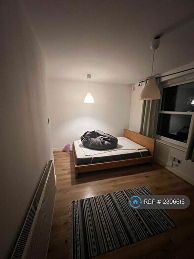 3 Bedroom Flat To Rent In Graham Road, London, E8