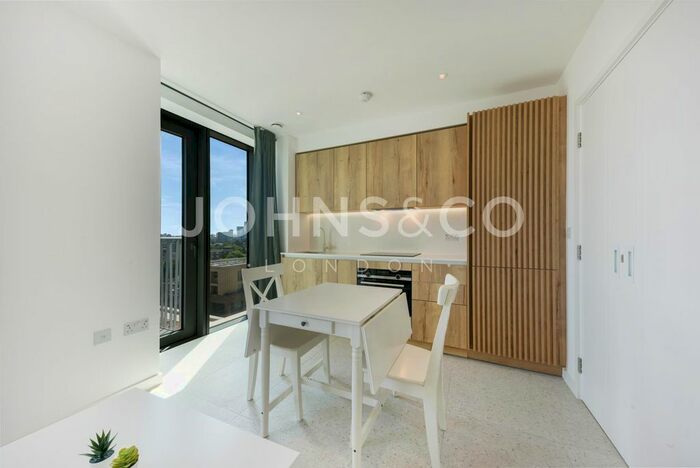 Studio To Rent In Bouchon Point, Cendal Cresent, London, E1