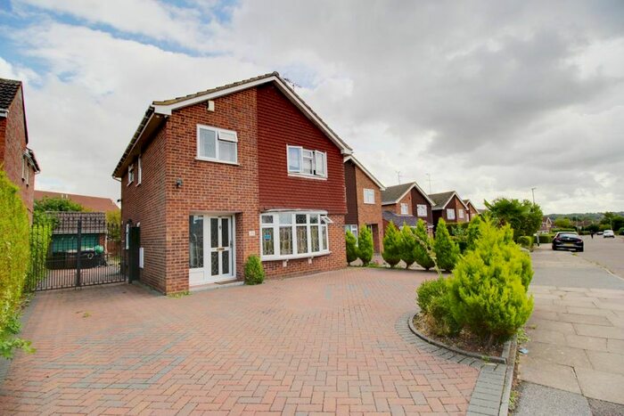 4 Bedroom Property For Sale In Ringwood Road, Luton, LU2