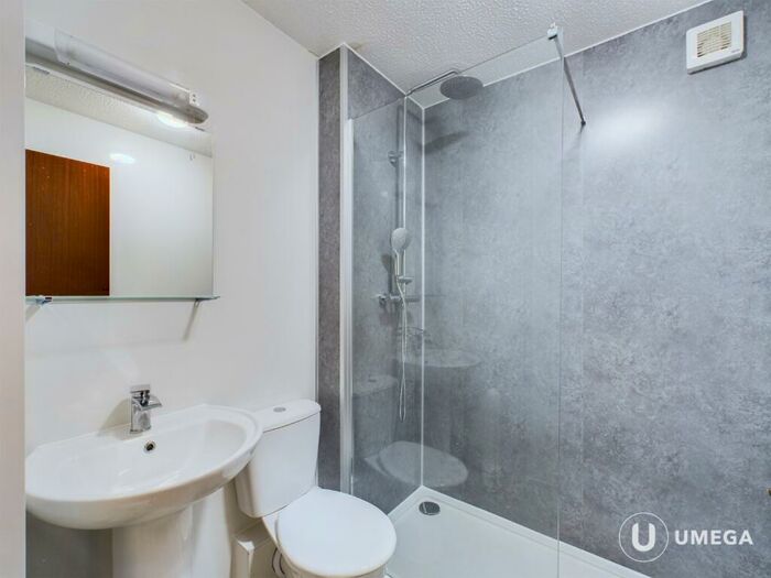 3 Bedroom Flat To Rent In Sienna Gardens, Edinburgh, EH9