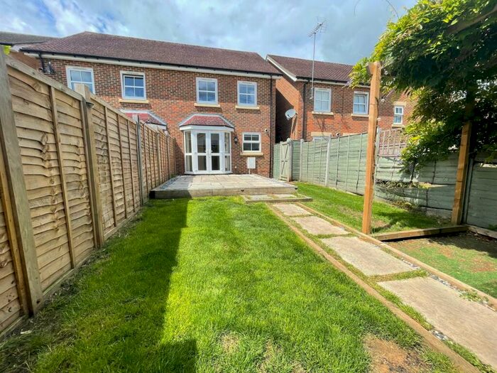 3 Bedroom Semi-Detached House To Rent In Avington Way, Sherfield Park, Basingstoke, RG27