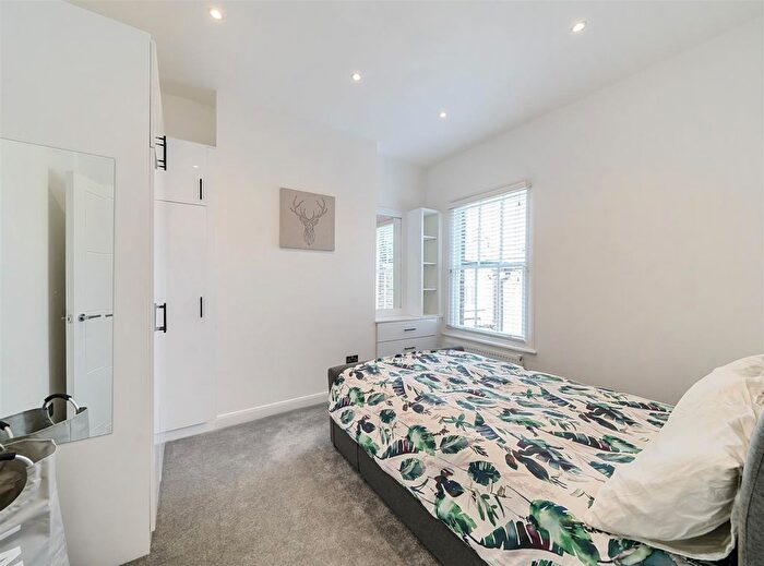1 Bedroom Flat For Sale In Ilbert Street, London, W10