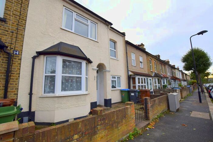 3 Bedroom Property To Rent In Drapers Road, Stratford, E15