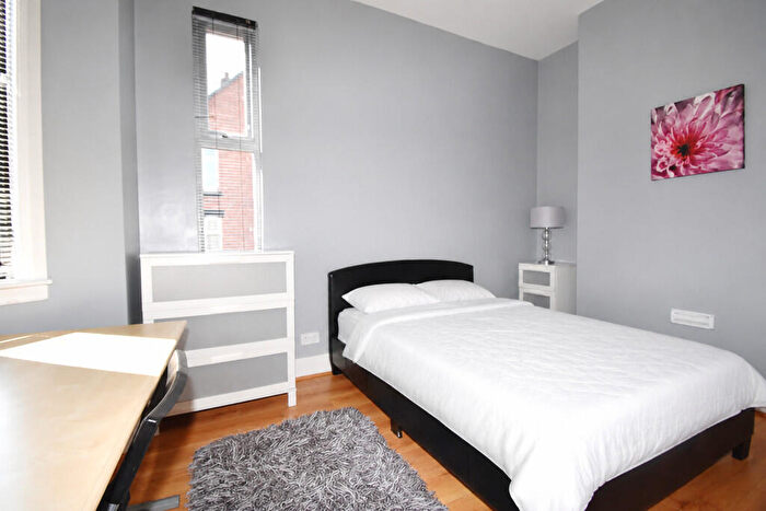 10 Bedroom End Of Terrace House For Sale In King Richard Street, Coventry, CV2 - Photo 5