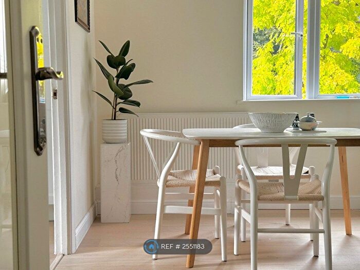 3 Bedroom Flat To Rent In Chestbrook Court, Enfield, London, EN1