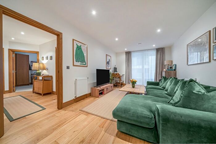 2 Bedroom Flat For Sale In Sclater Street, Shoreditch, London, E1