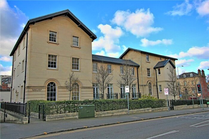2 Bedroom Flat To Rent In Eldon Lodge, - Kings Road, Reading, Berkshire, RG1