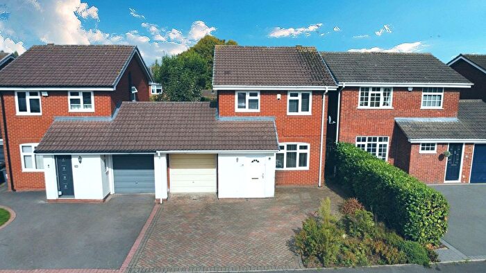 3 Bedroom Link Detached House For Sale In Chatsworth Drive, Nuneaton, CV11