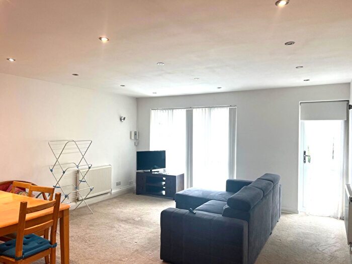 2 Bedroom Flat To Rent In White House Drive, Stanmore, HA7