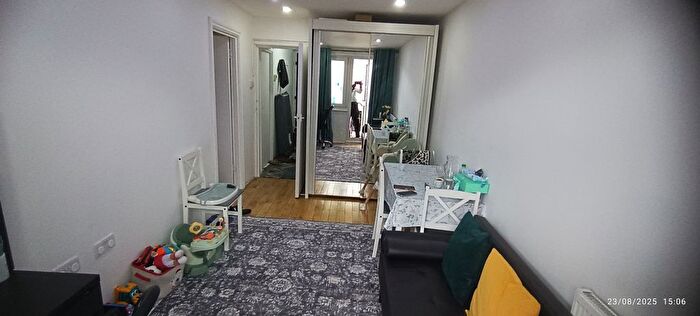 1 Bedroom Flat For Sale In Plaistow Road, London, E15