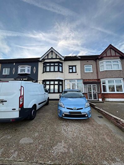 6 Bedroom Terraced House To Rent In Eastern Avenue, Ilford, IG2