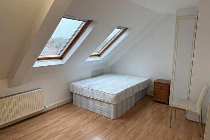 Studio To Rent In Beechcroft Avenue, NW11