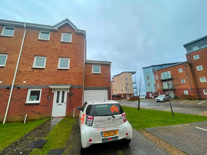 4 Bedroom Semi Detached House To Rent In Pentre Doc Y Gogledd, Llanelli, SA15