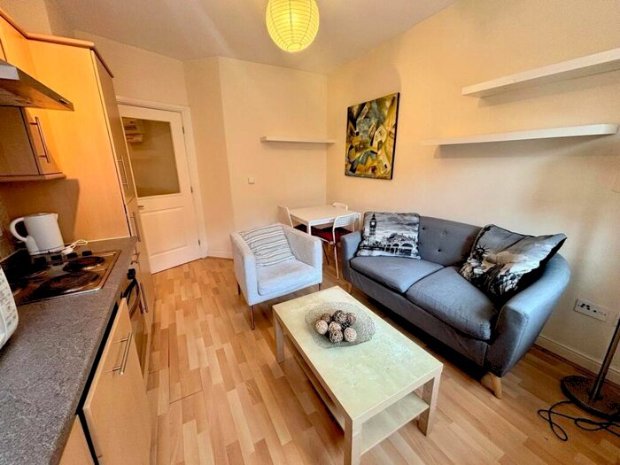 1 Bedroom Flat To Rent In Kirkgate, Leeds, West Yorkshire, LS2