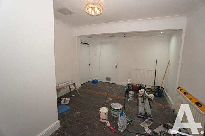 1 Bedroom Flat To Rent In Flat, Seven Sisters Road, London, N4