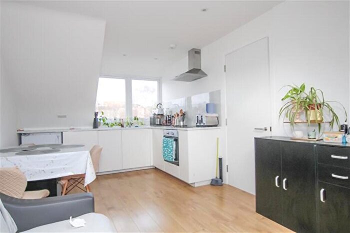 1 Bedroom Flat To Rent In Victoria Road, Hendon, NW4