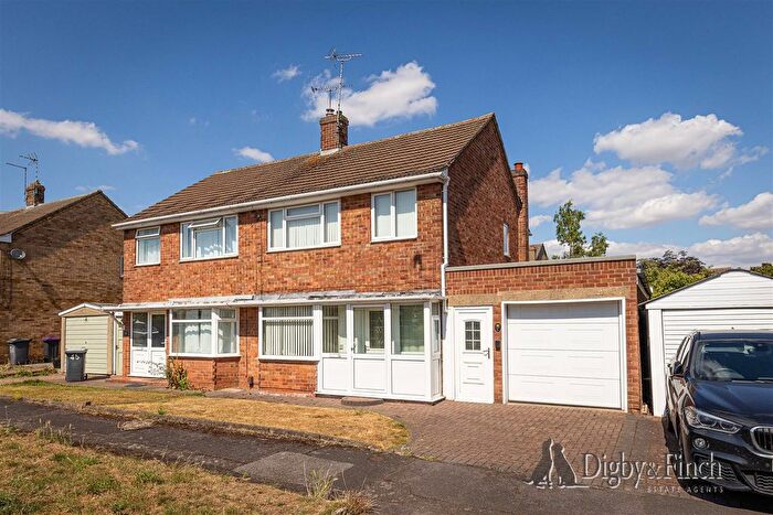 3 Bedroom Semi-detached House For Sale In Chatsworth Avenue, Radcliffe-On-Trent, Nottingham, NG12